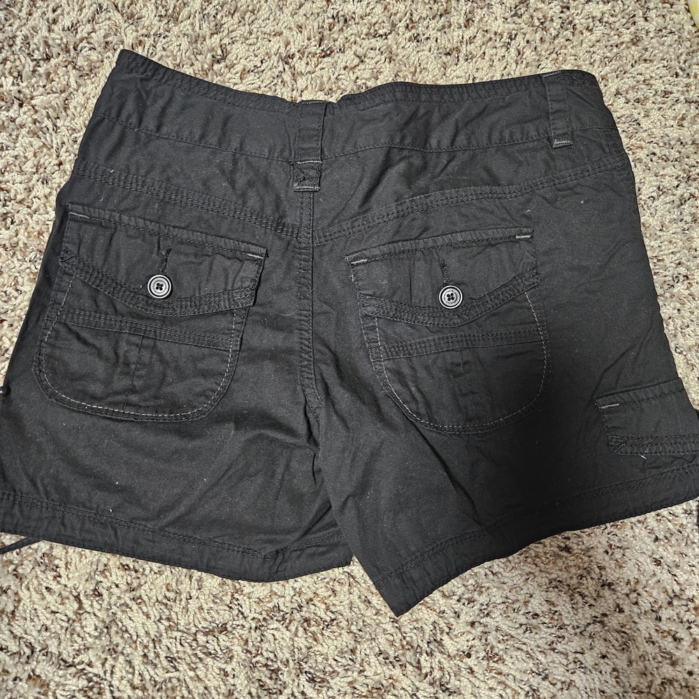 UNIONBAY Black Women's Cargo Shorts - Picture 5 of 8